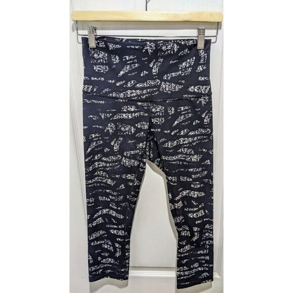 Lululemon | Wunder Under Crop (Hi-Rise) in Graf Black White - Picture 2 of 11